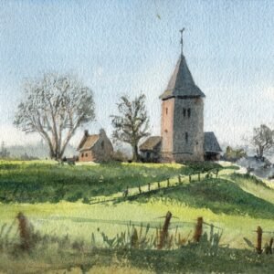 Aquarel van De Oude Toren in Heteren, omringd door groene weilanden, bomen en een zacht verlicht landschap onder een lichte blauwe lucht.