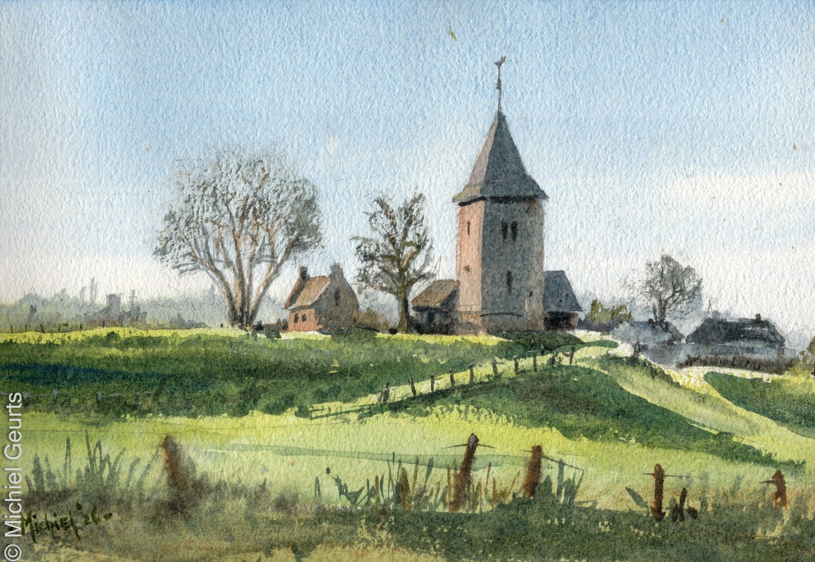 Aquarel van De Oude Toren in Heteren, omringd door groene weilanden, bomen en een zacht verlicht landschap onder een lichte blauwe lucht.